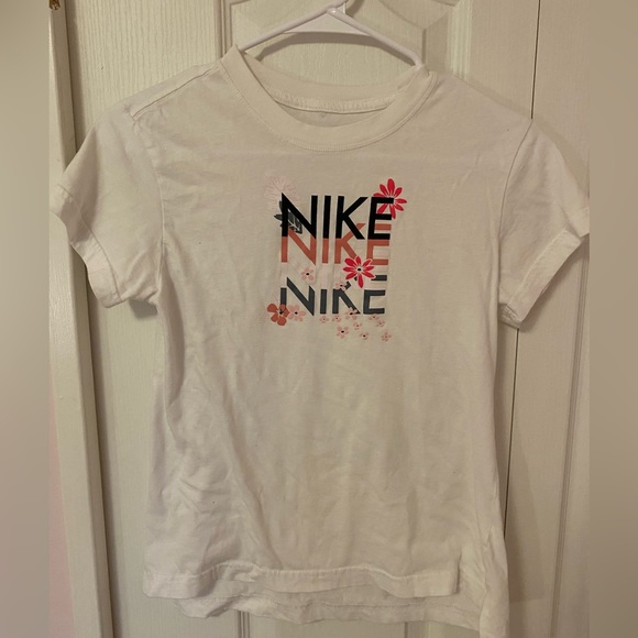 Nike t-shirt girls size large - Picture 1 of 4